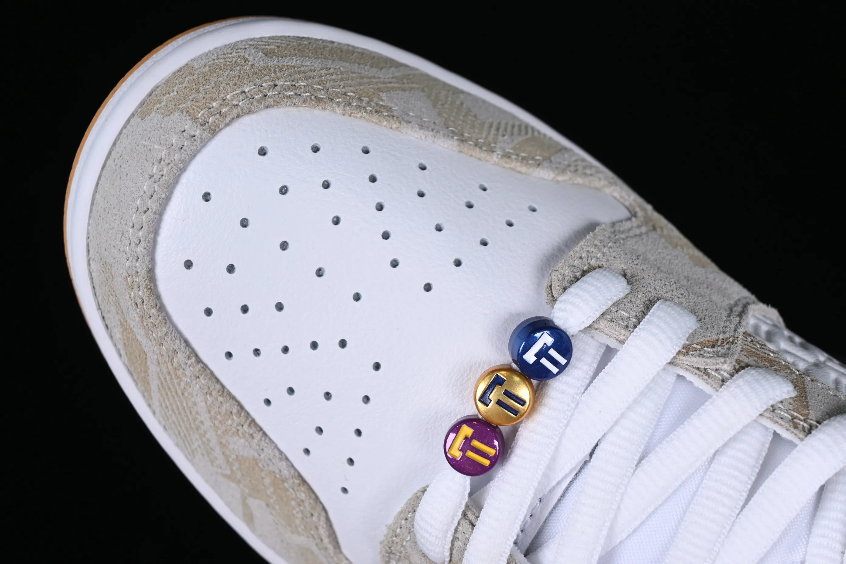 All Categories Nk SB Dunk Series Nk SB Dunk Low Low-top sneakers C version Rayssa Leal x Nk SB Dunk Low Brazilian skateboarding goddess joint model SB low-top casual sneakers FZ5251-001